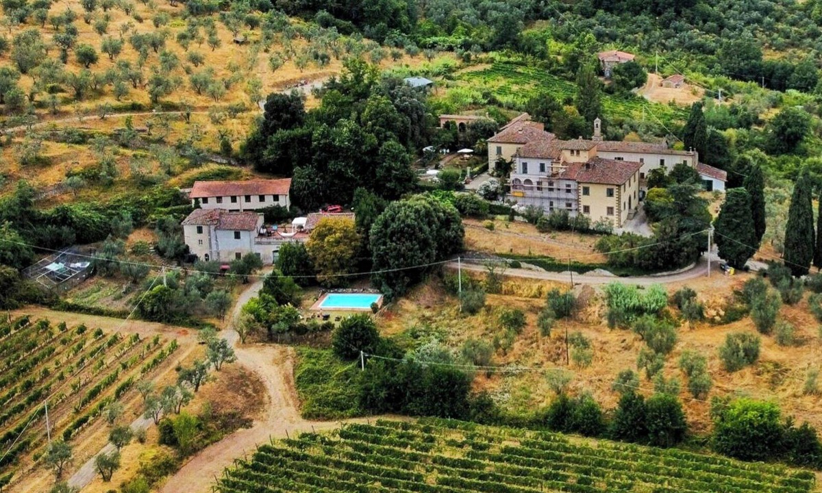 Bacchereto House | Lemon house among vineyards in Bacchereto