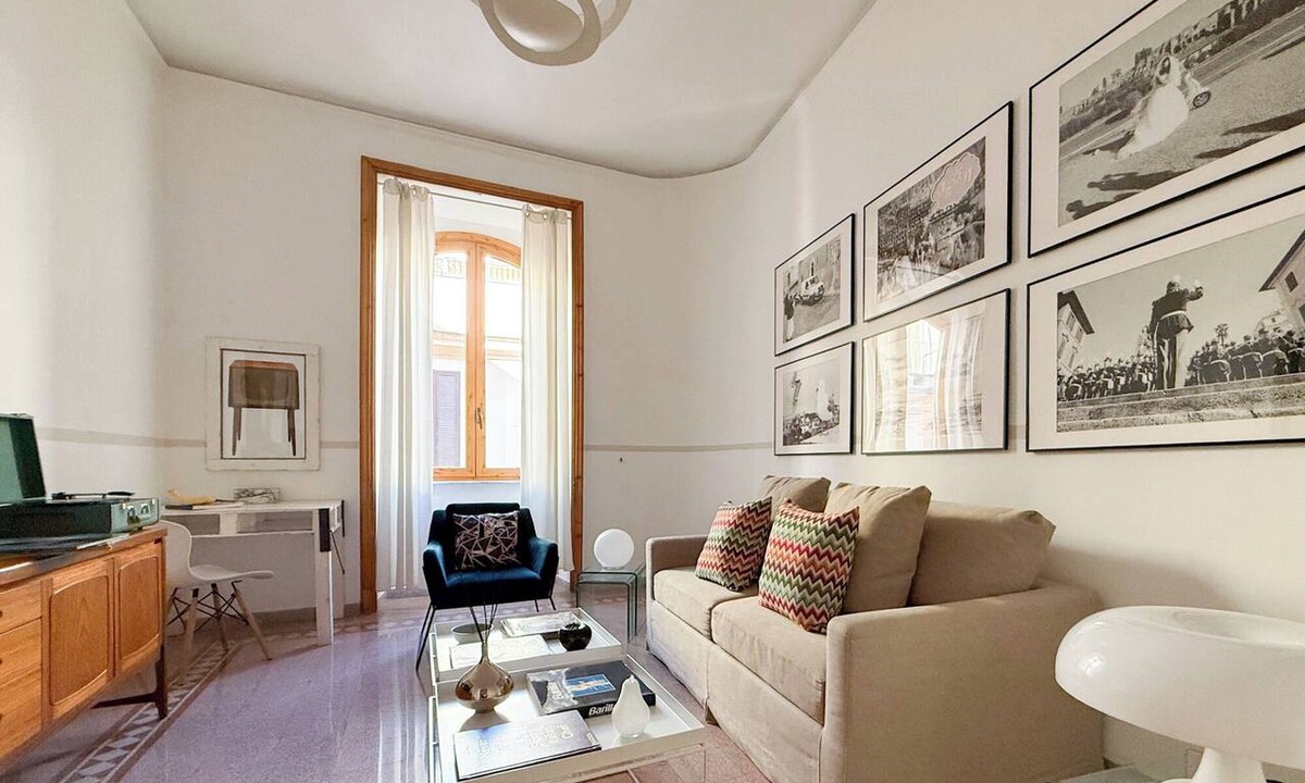 Monti Apartment | Live Like a Local in a Artful Apartment near the Colosseum