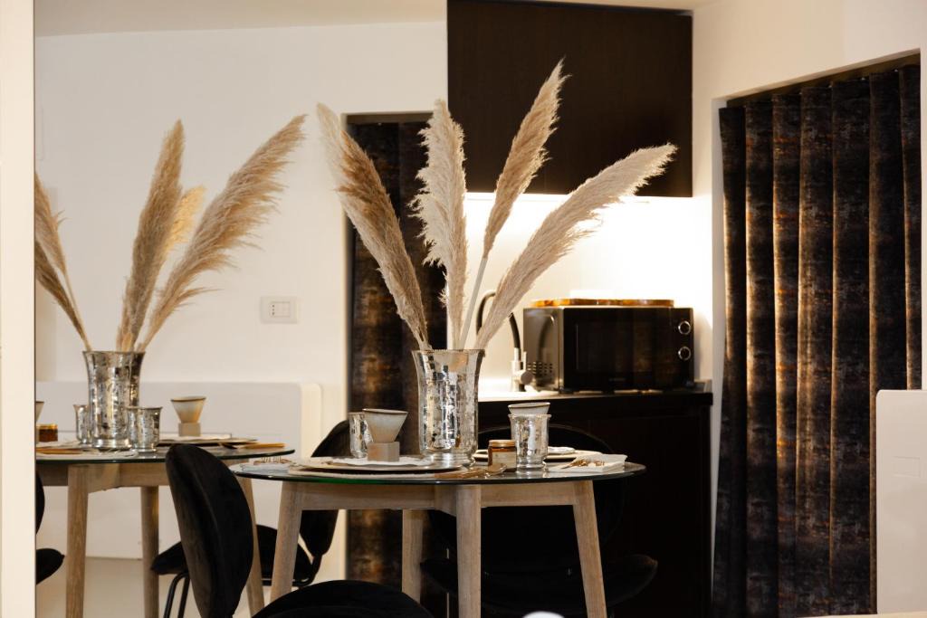 Centro Storico Apartment | LOFT SUITE FEMmE NOIR 'LA REGGIA'