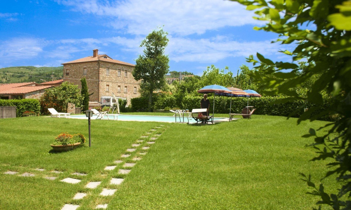 Castiglion Fiorentino Apartment | Lovely apartment for 2 people with WIFI, pool, TV and pets allowed, close to Cortona
