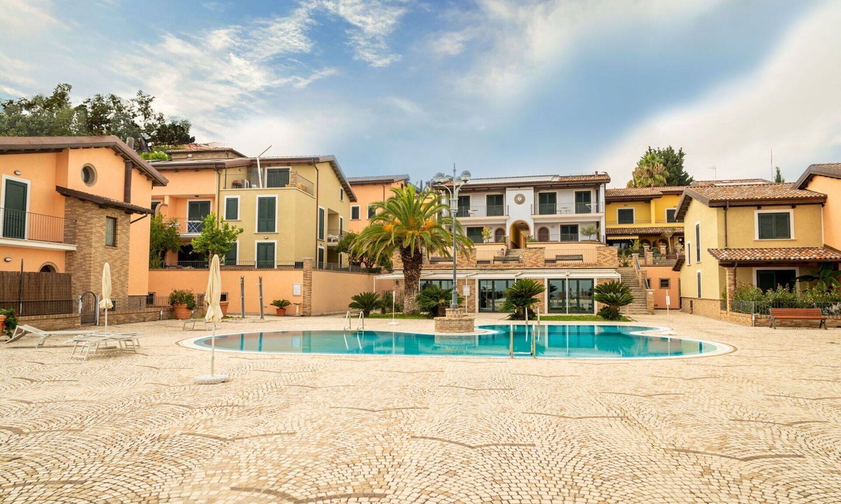 Tortoreto Lido Apartment | Lovely apartment for 4 guests with pool, A/C, WIFI, TV and pets allowed