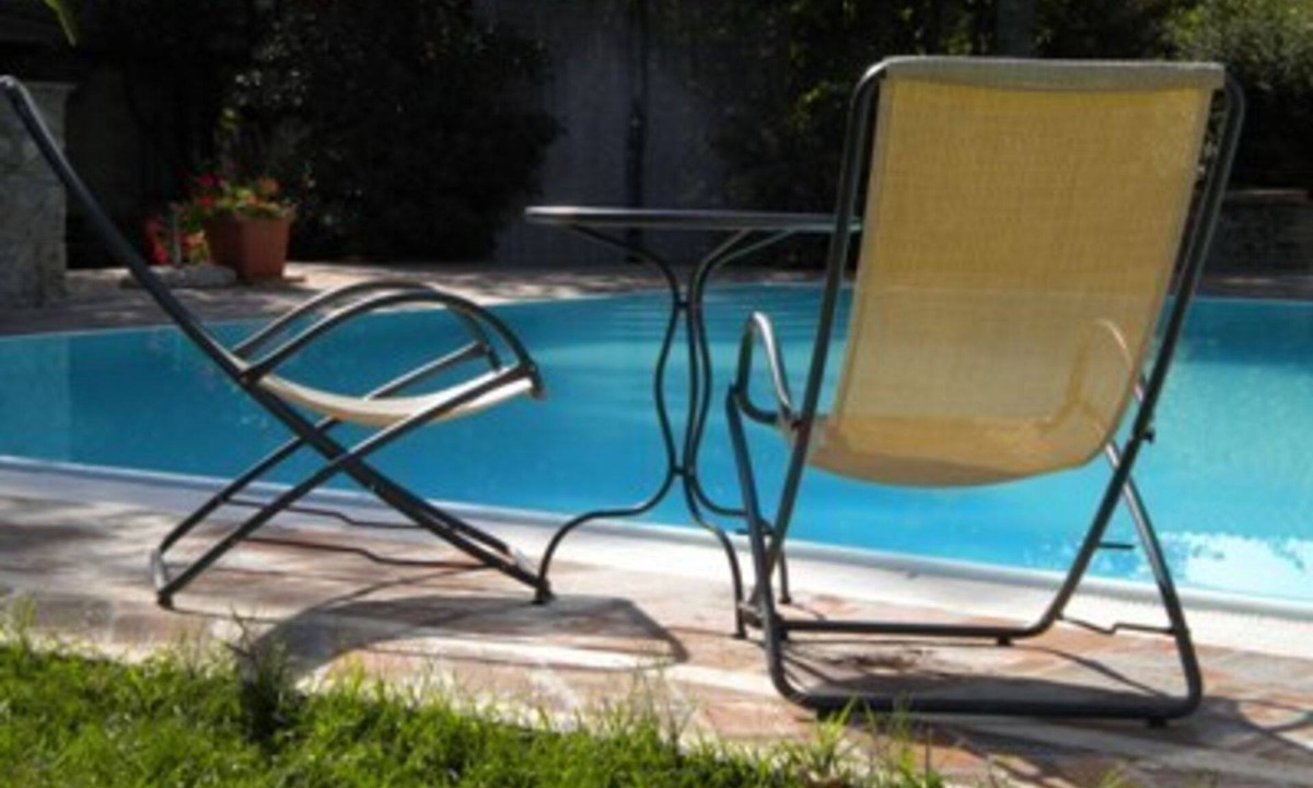Colle di Val d'Elsa House | Lovely apartment in villa for 4 guests with pool, TV, patio and pets allowed