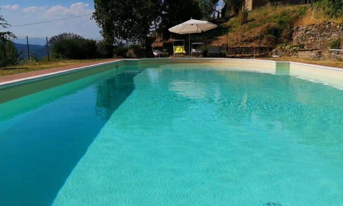 Pieve di Chio Apartment | Lovely apartment for 4 people with WIFI, pool, TV and balcony