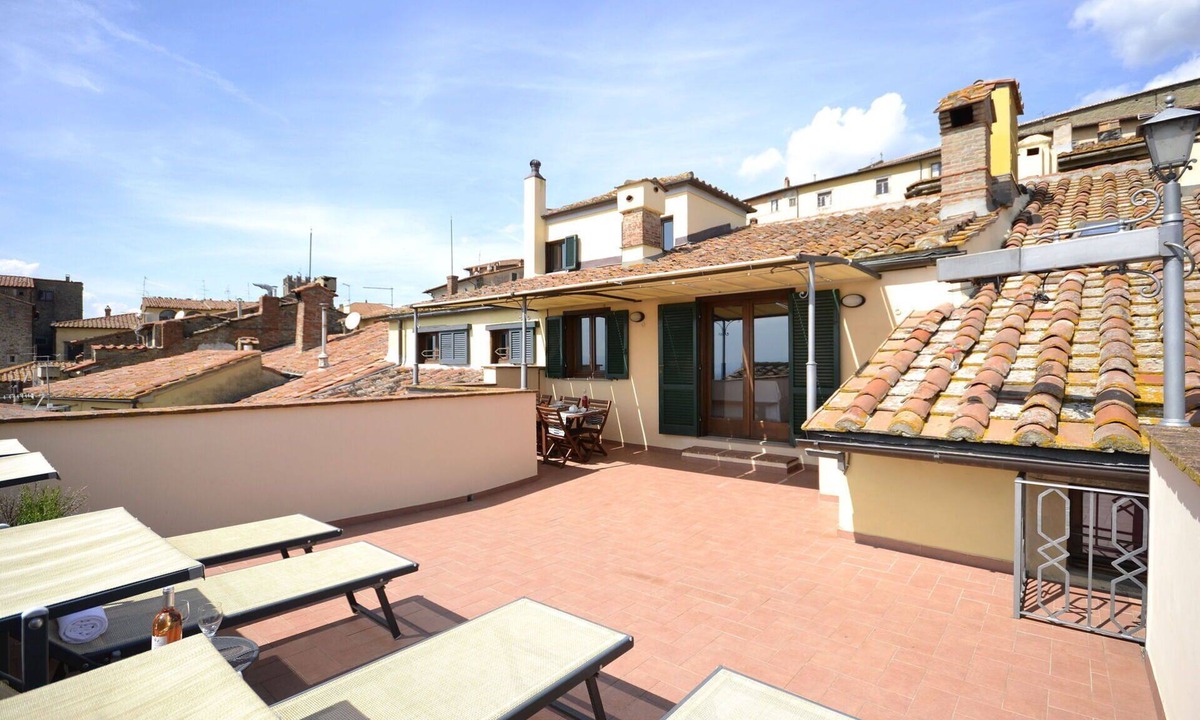 Cortona Old Town Apartment | Lovely apartment for 4 people with WIFI, A/C, TV, terrace, pets allowed and panoramic view