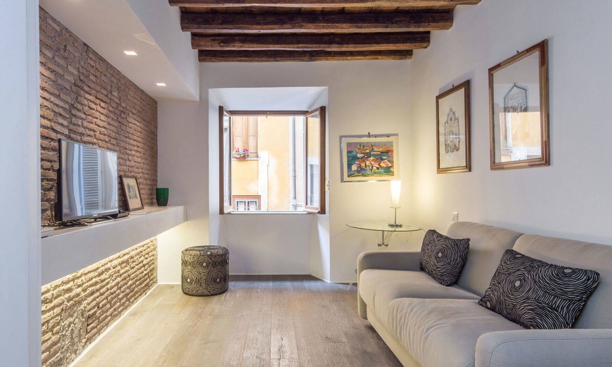 Monti Apartment | Lovely apartment for 4 people with WIFI, A/C and TV