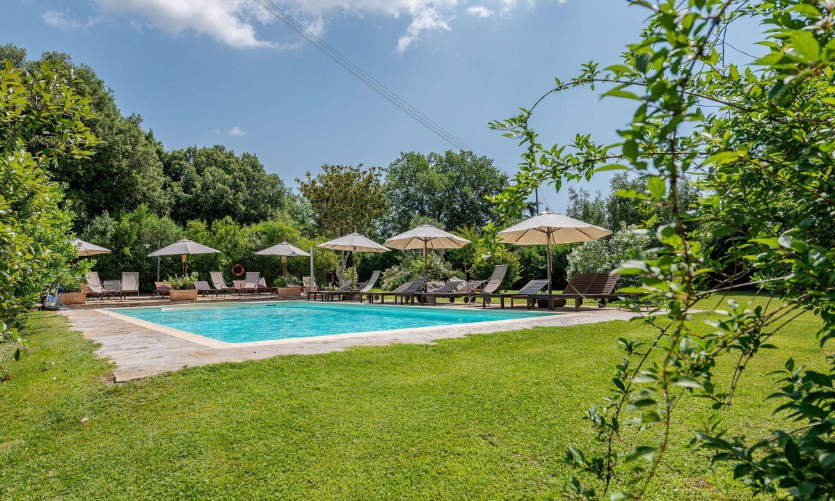 Poggi del Sasso Villa | Lovely apartment in villa for 2 guests with pool, WIFI, A/C, TV, patio and pets allowed
