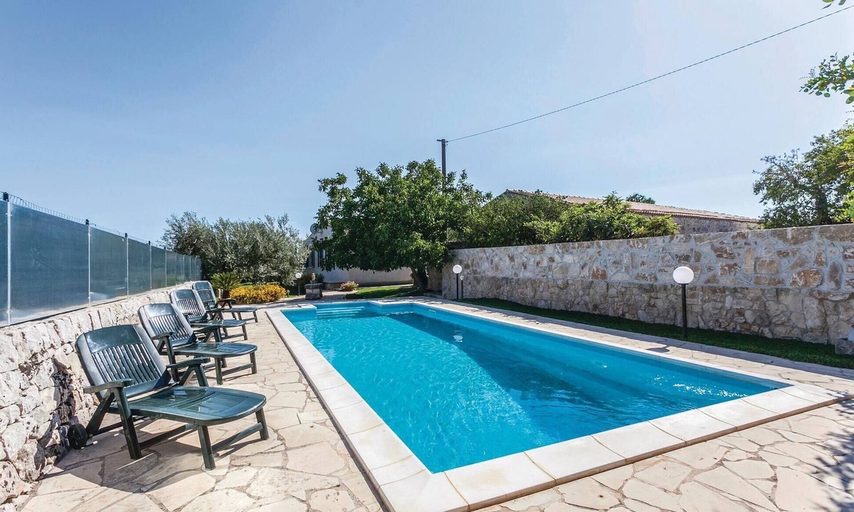 Rosolini House | Lovely home in Rosolini SR with private swimming pool, can be inside or outside