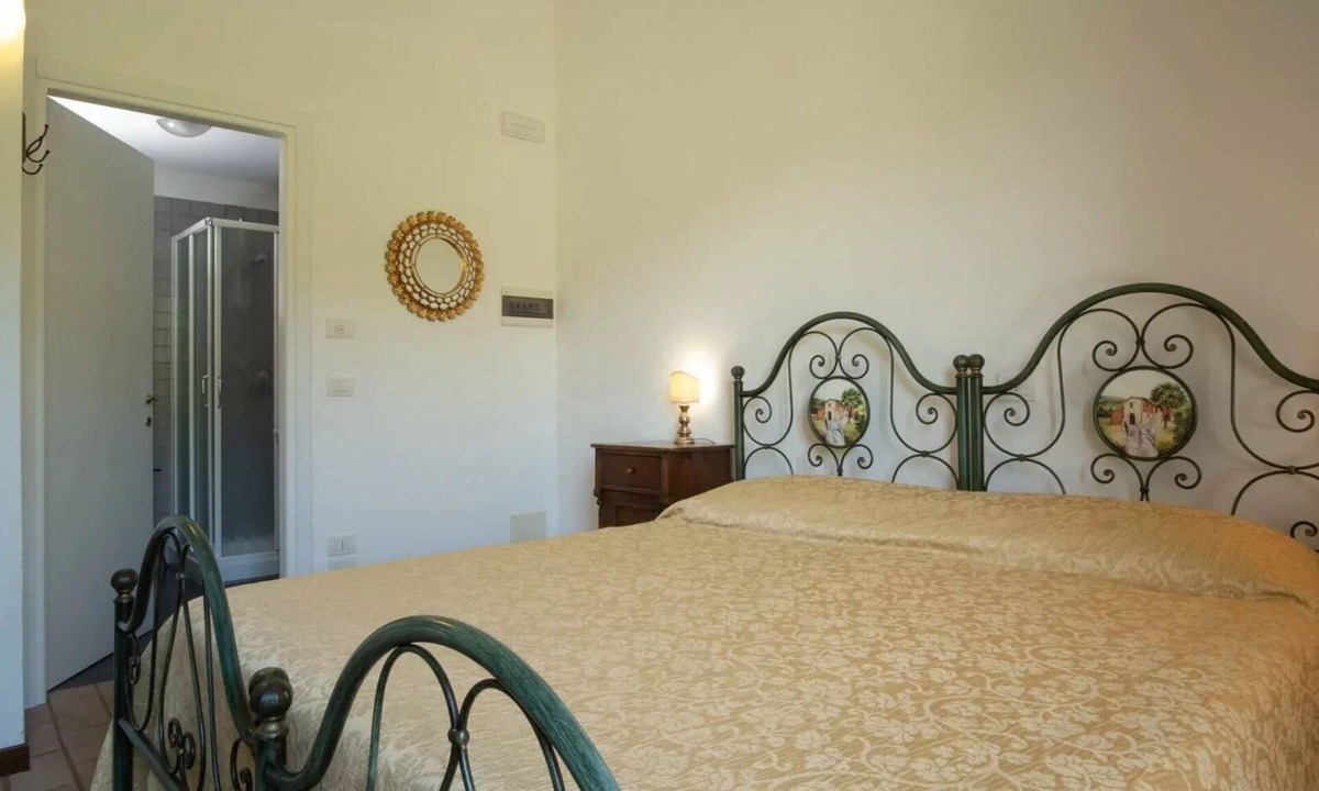 Agello Bed & Breakfast | Lovely room for 2 people with A/C, WIFI, pool, TV, veranda and pets allowed, close to Perugia