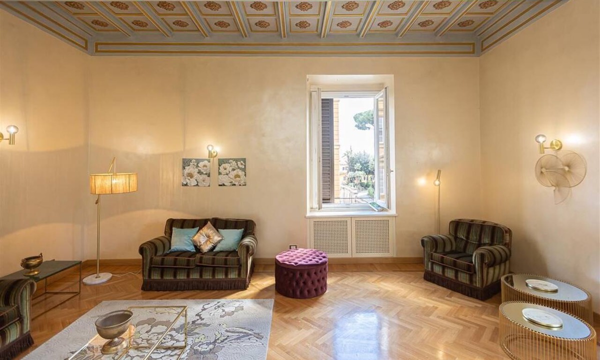 Rione XVI Ludovisi Apartment | Ludovisi Apartment near the Spanish Steps and the Trevi Fountain