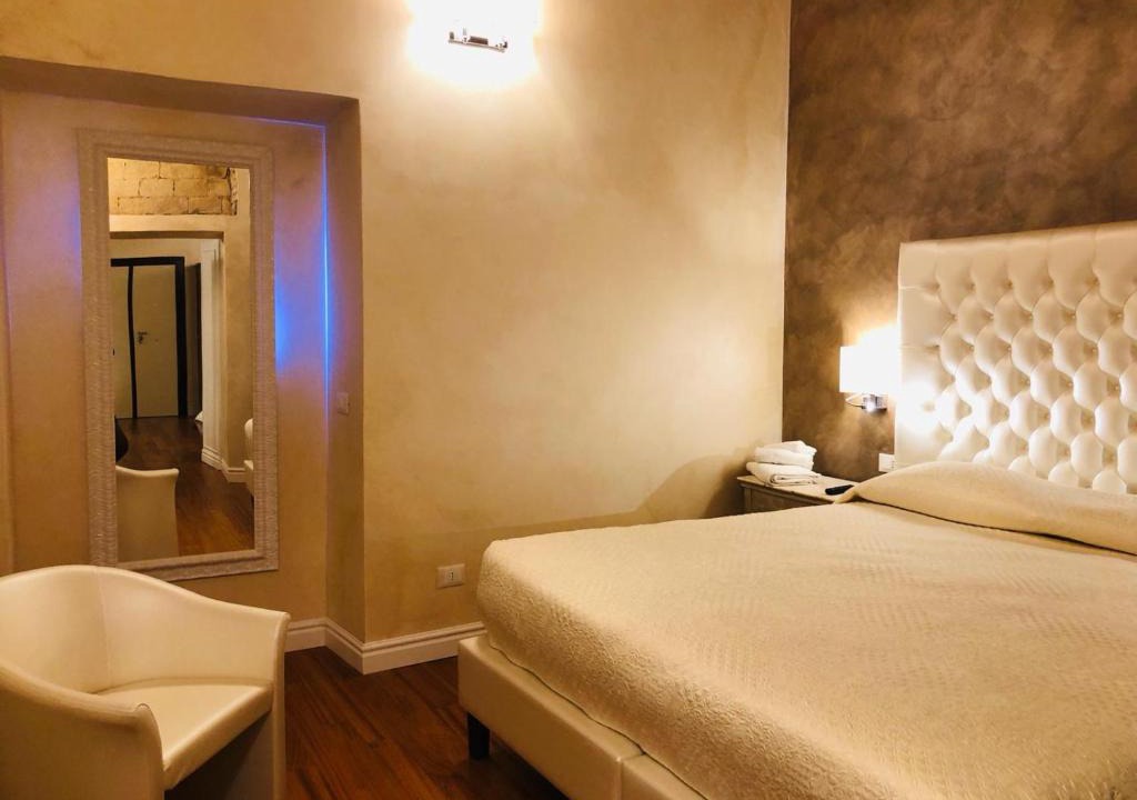 Rione III Colonna Apartment | Luxury Apartment Frattina 34 Anelli