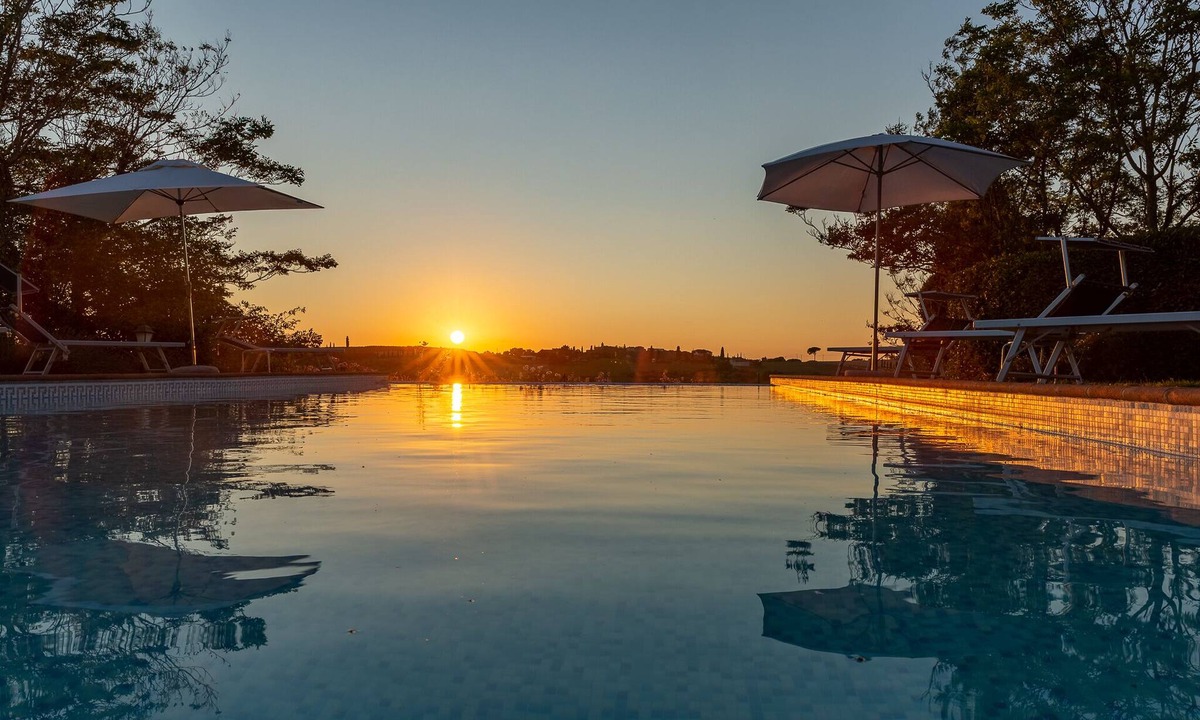 Castiglione del Lago Cottage | Luxury villa in Umbria with infinity pool and panoramic views