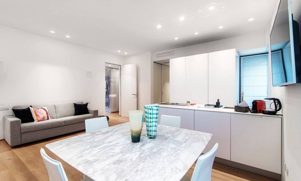 Como City Centre Apartment | Luxury lakeside flat in Como (Luxury Lungolario)