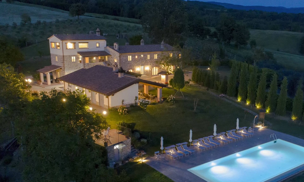 Bibbiena Villa | Luxury Tuscany Retreat: Casale Gressa,Private Pool, 8 Bedrooms, A/C,Top Location