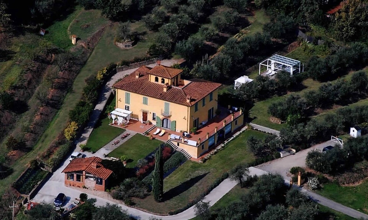 Collodi House | Luxury villa "il campano" near the Pinocchio's park with shared pool and jacuzzi