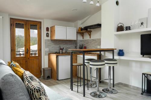 Ovindoli Apartment | Magnolia Loft - Ovindoli Ski & Mountain Retreat by RHR