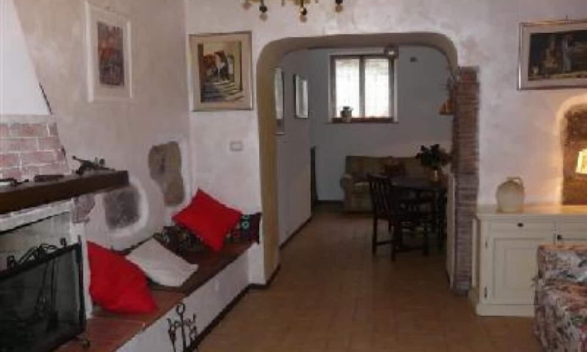 Bolsena House | Mansion in medieval town with castle on Bolsena lake