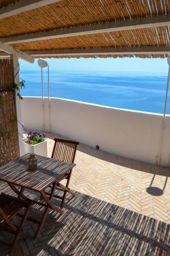 Le Forna Apartment | Maridea - Cave Suites Ponza
