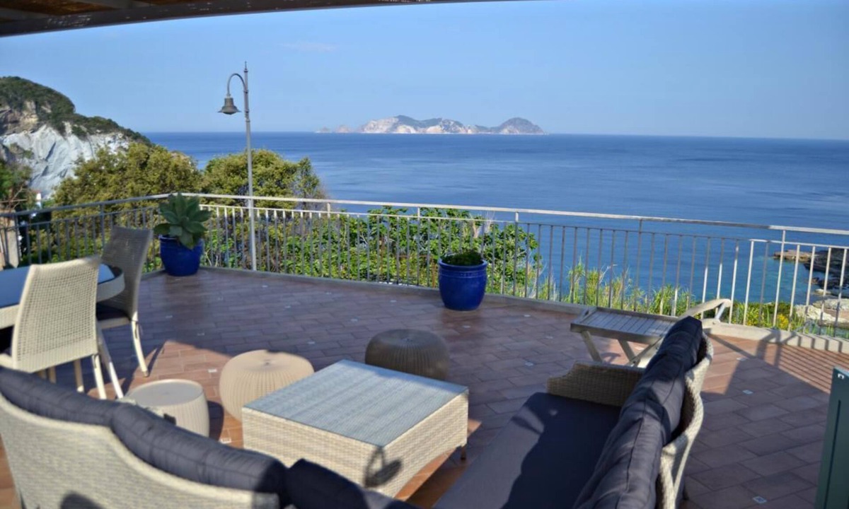 Le Forna Apartment | Maridea Ponza, CIRCE Three-room apartment, 2 bathrooms and private terrace