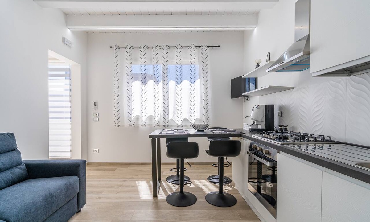 Avola Apartment | Mediterranean Elegance – 2nd Floor Apartment with Private Terrace, Wi-Fi & Air Conditioning