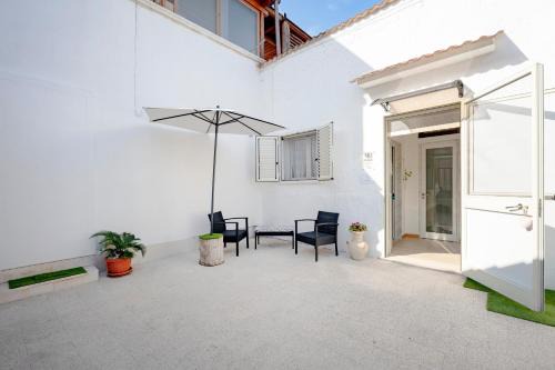 Municipio 4 House | Miro’ House