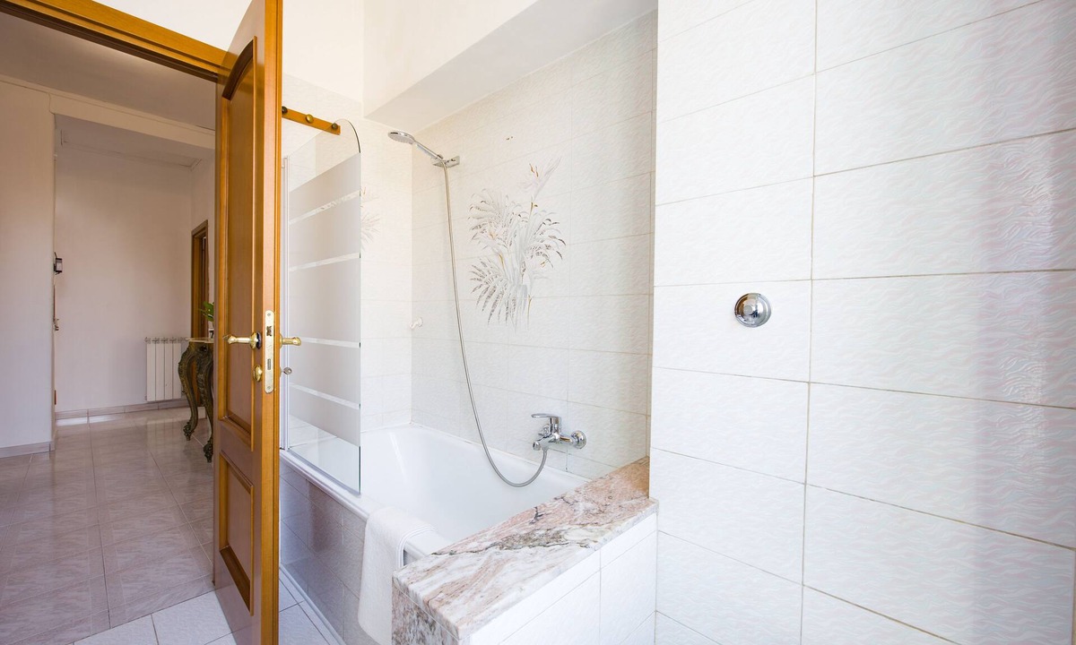 Prenestino-Centocelle Apartment | [MIRTI Classic Plaza] Netflix | Wi-Fi and Relaxation Rome