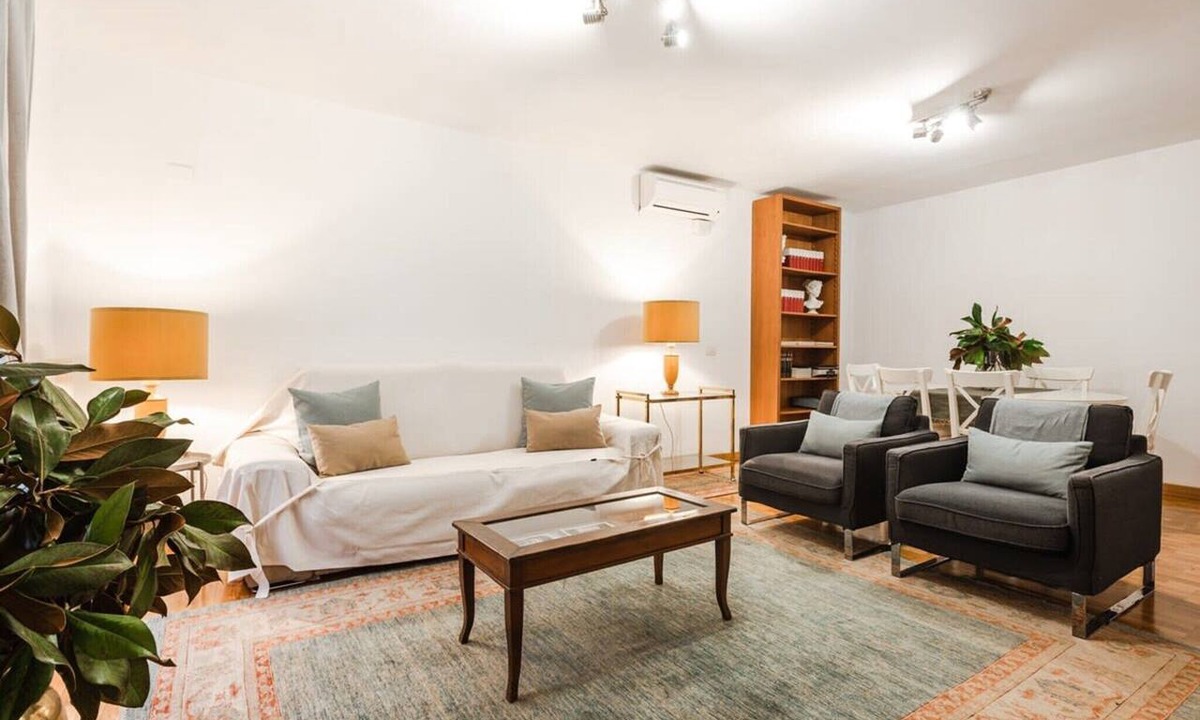 Rione VIII Sant'Eustachio Apartment | Modern Flat in Historic Rome Center