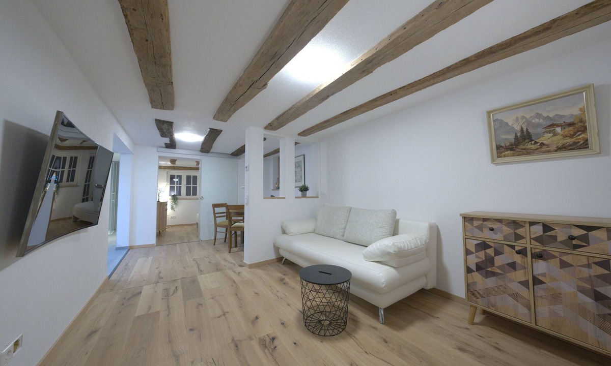 Buchen Apartment | Modern Old Town Diamond