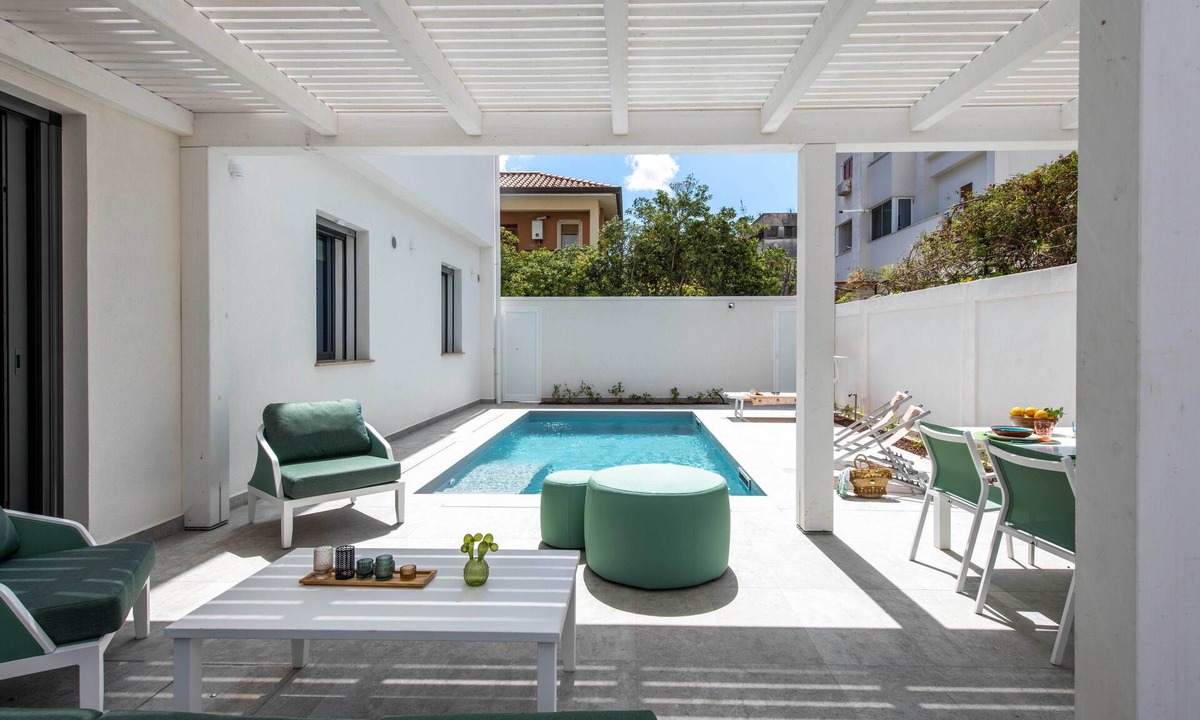 Mondello Villa | Mondello, Villa Blu with swimming pool (7 min from the beach)