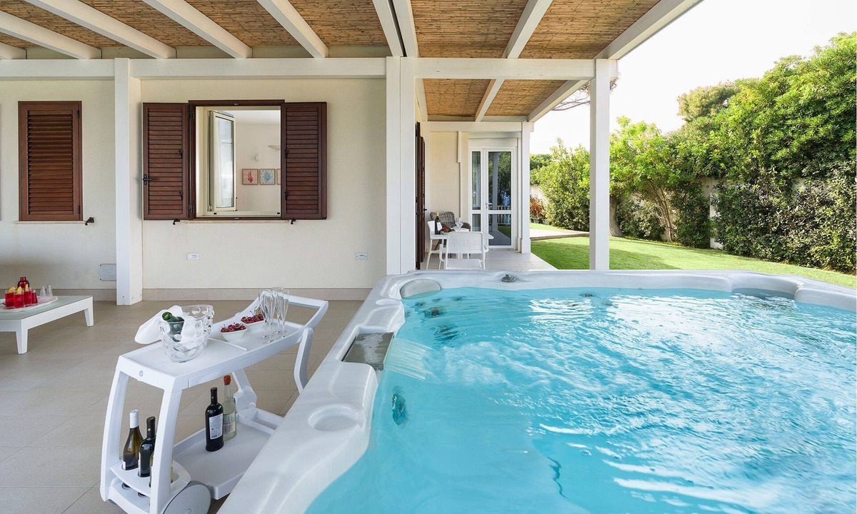 Noto Marina Villa | My Rental Homes - Villa Sea Star: jacuzzi, sun terrace and direct access to the sea