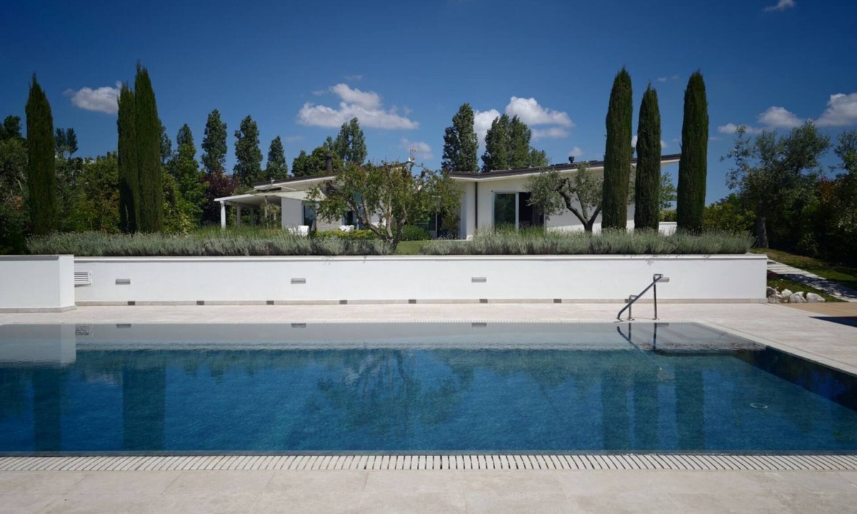 San Marcello Villa | Nestled among the gentle hills of San Marcello, where the eye wanders across lush greenery and the silhouette of the mountains, stands a private villa designed for those who wish to slow down, breathe deeply, and enjoy the luxury of time.Offering 500 sqm