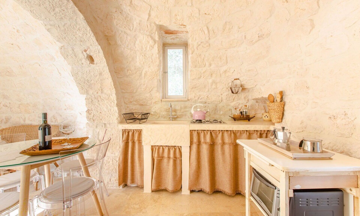 San Vito dei Normanni Apartment | Nice apartment for 3 guests with WIFI, A/C, TV and veranda, close to Ostuni