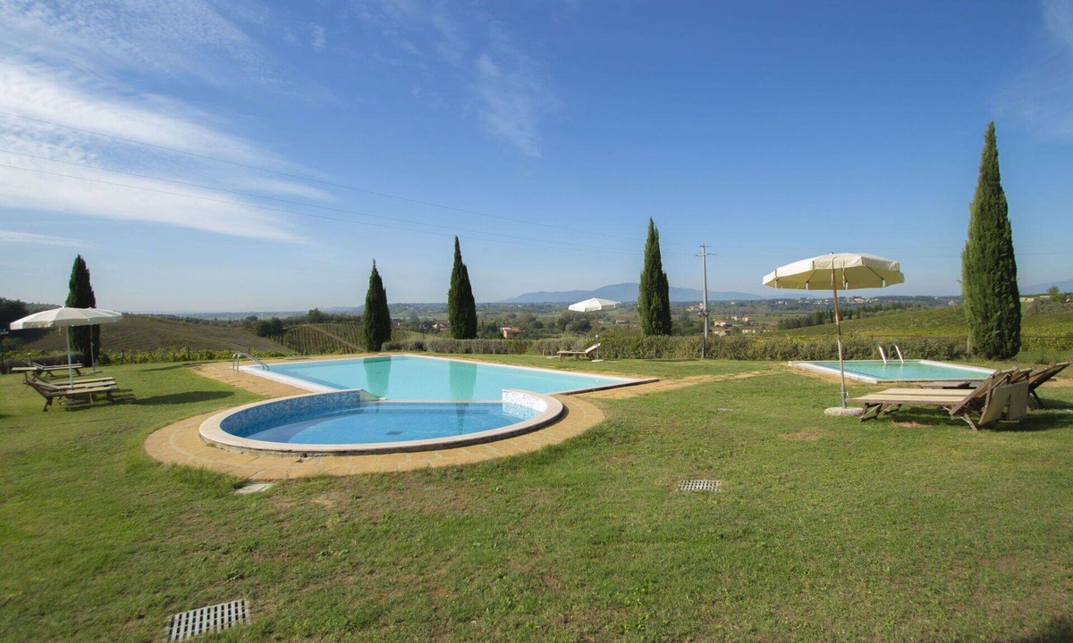 Stabbia Apartment | Nice apartment for 4 guests with WIFI, pool, TV, patio, pets allowed, panoramic view and parking