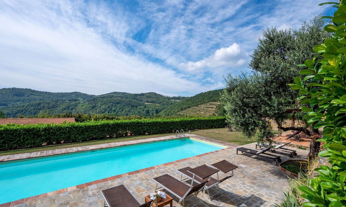 Cortemilia Apartment | Nice apartment for 18 people with WIFI, pool, patio and pets allowed