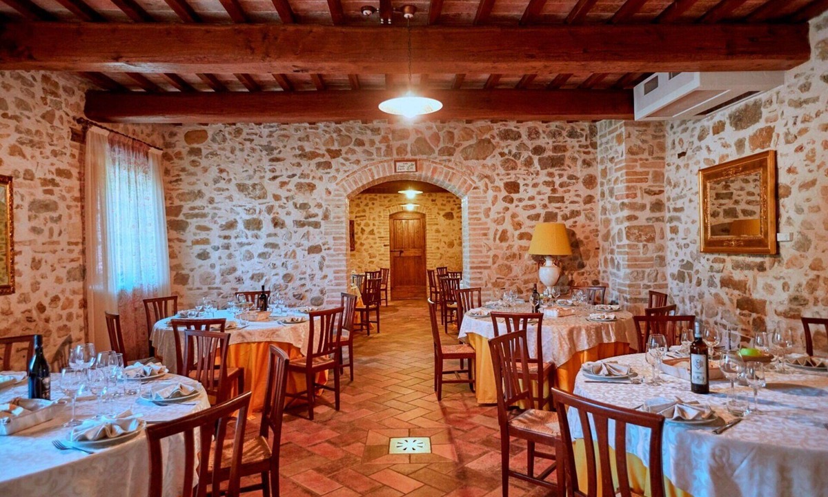 San Brizio Apartment | Nice apartment for 5 people with WIFI, pool, TV and pets allowed, close to Spoleto
