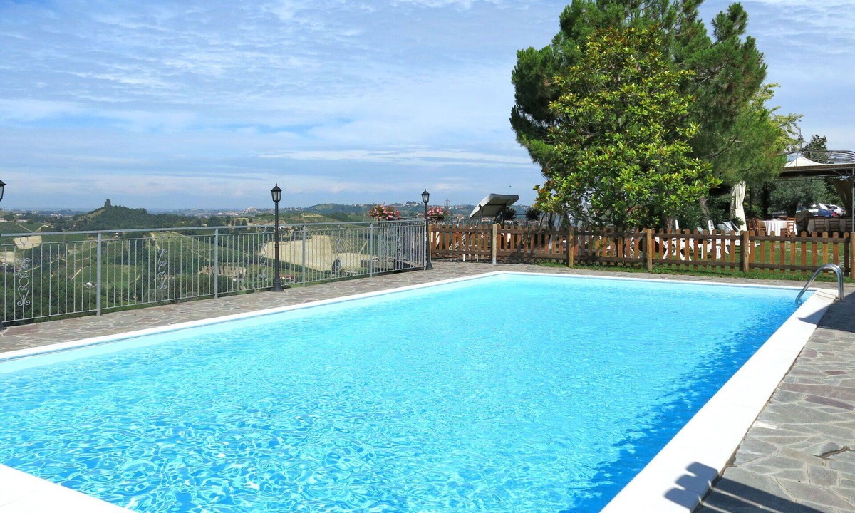 Vinchio Apartment | Nice apartment for 5 people with A/C, pool, WIFI, TV, terrace, pets allowed and panoramic view
