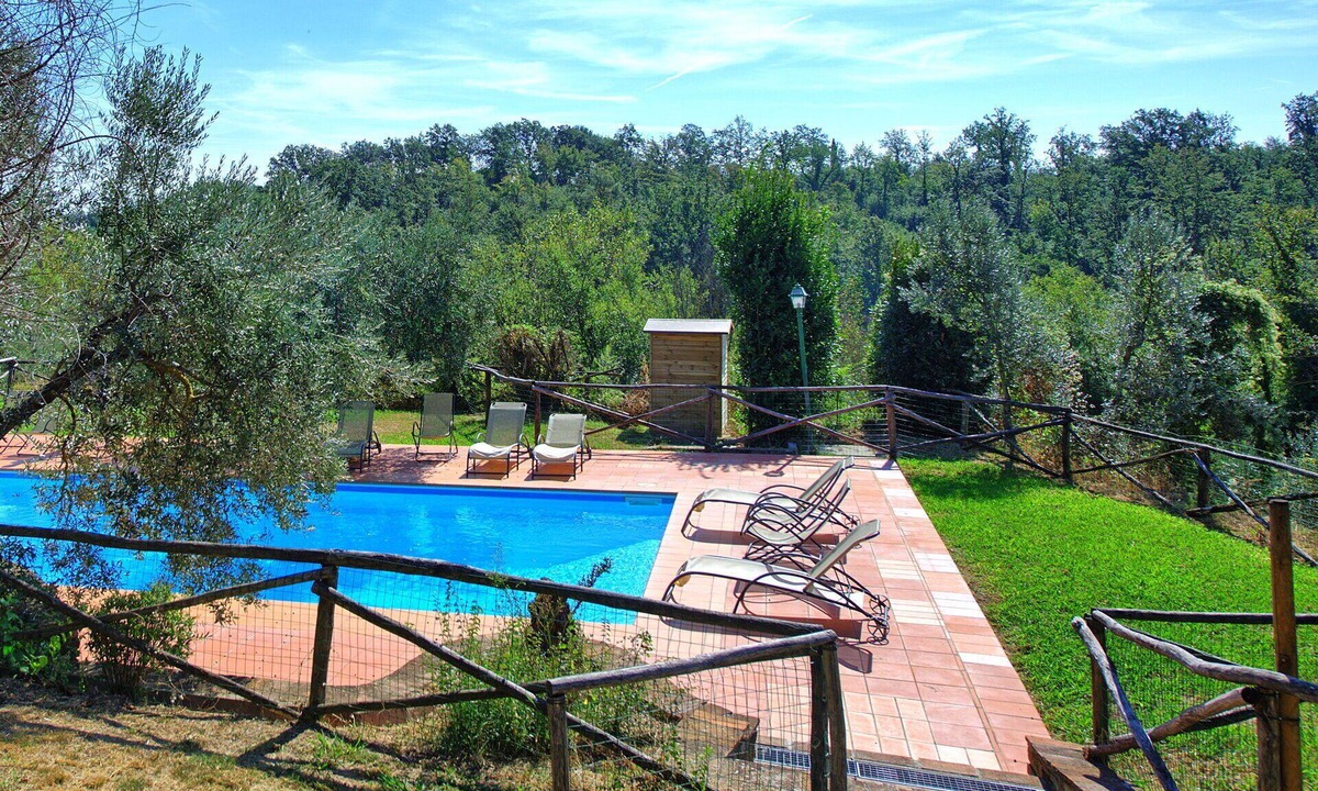 Montelupo Fiorentino Apartment | Nice apartment for 6 guests with pool, WIFI, TV, pets allowed and panoramic view, close to Flore.
