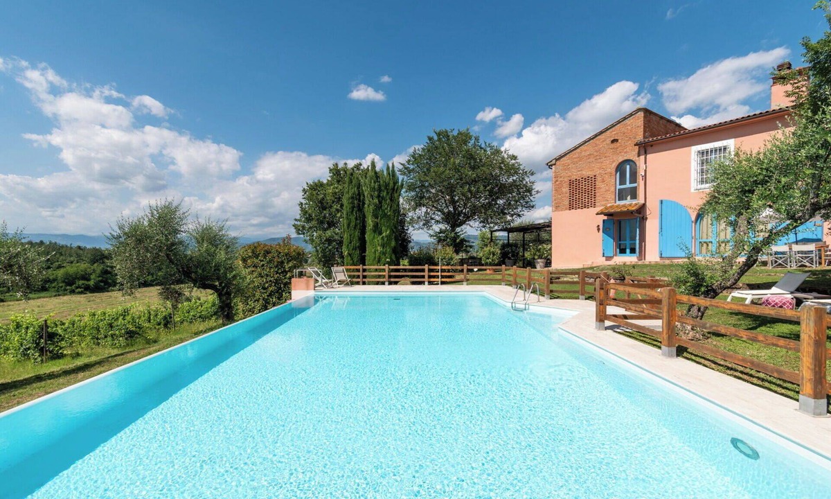 Stabbia Villa | Nice apartment in villa for 6 people with WIFI, A/C, pool, TV, pets allowed and panoramic view