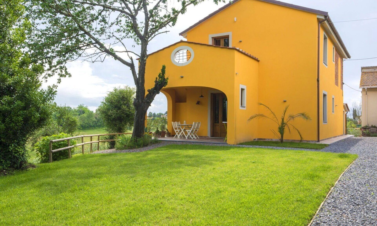 Fucecchio Villa | Nice apartment in villa for 4 people with WIFI, pool, A/C and pets allowed