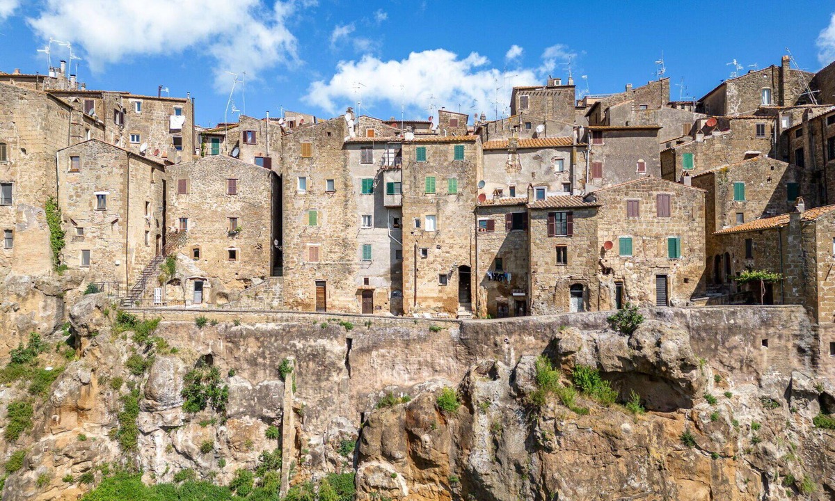 Sorano House | Nice apartment in villa with pool, hot tub, A/C, WIFI, TV, terrace, pets allowed and parking