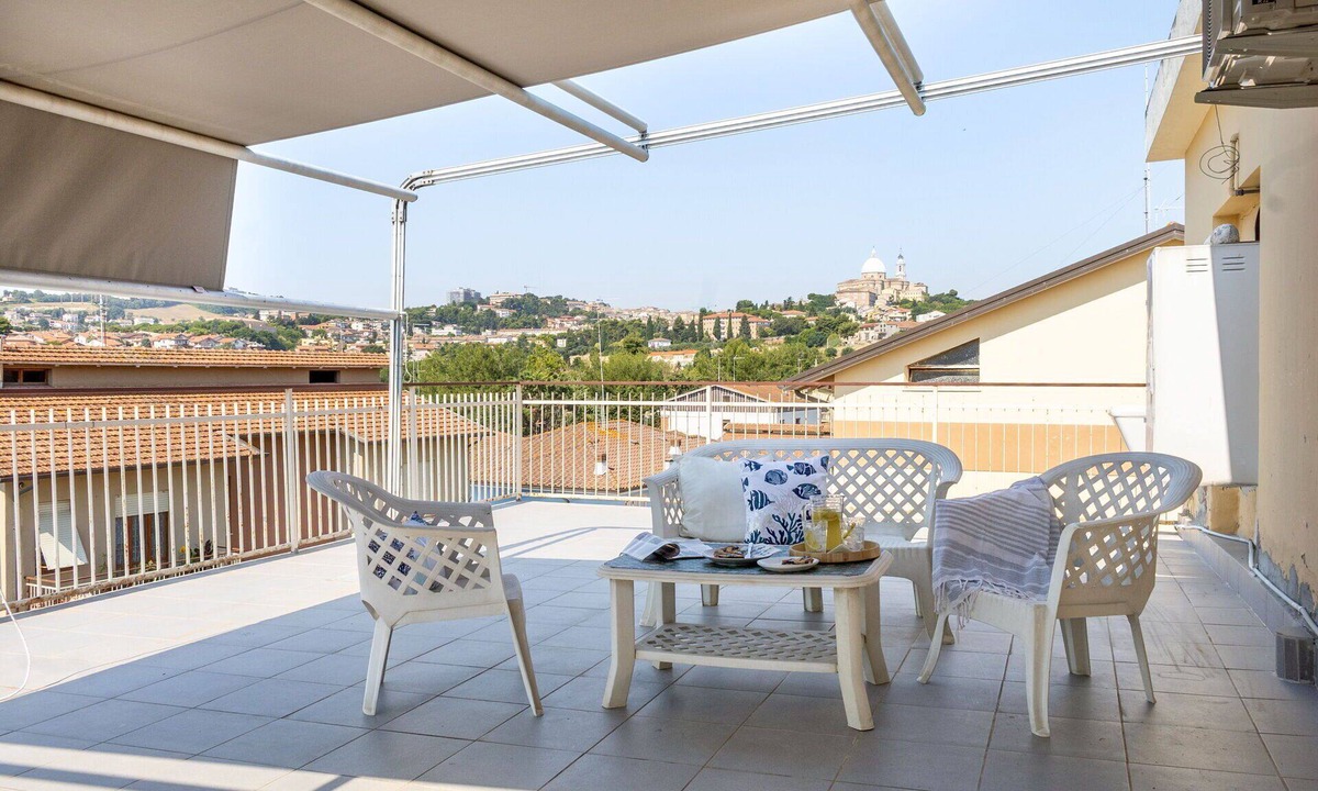 Loreto Apartment | Nice apartment with A/C, WIFI, TV, terrace, pets allowed, panoramic view, close to Porto Recanati