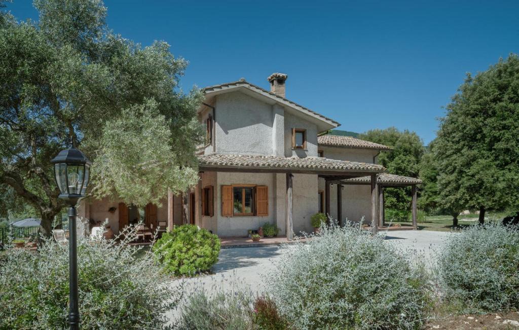 Configni House | Nice Home In Configni