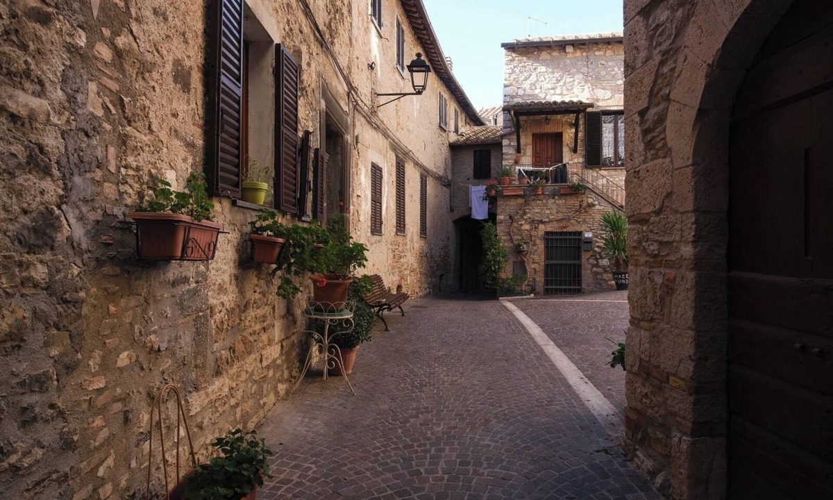 Montecchio Apartment | Nonna Clara's house - Between the streets of the historic center.