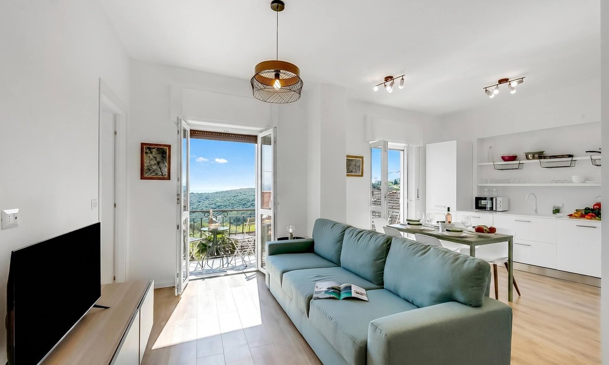 Levo Apartment | Nova Lake View - Apartment with Balcony in Stresa, Stresa, Italy