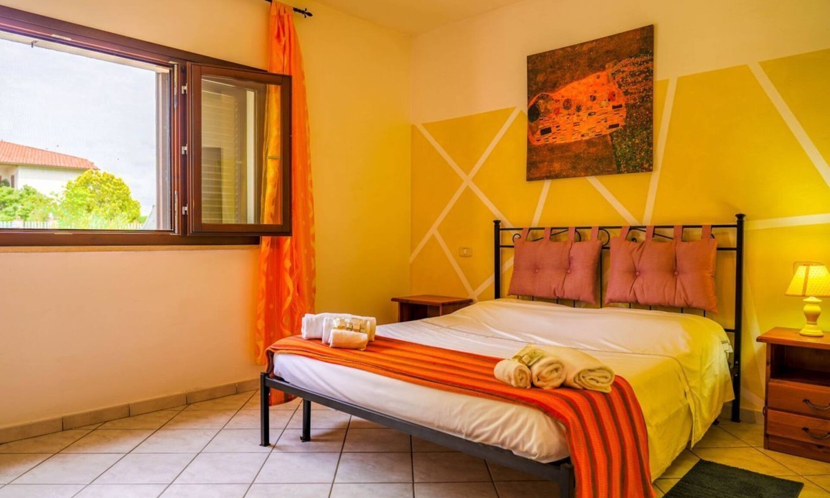 Grosseto Apartment | One room apartment with patio and private bathroom