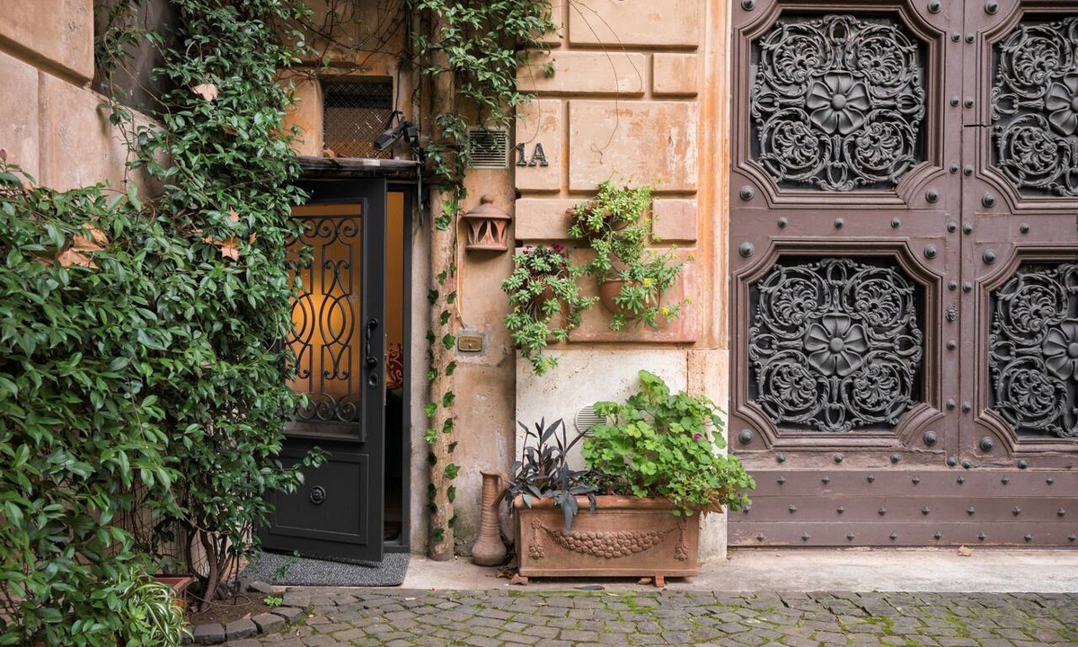 Rione XI Sant'Angelo Apartment | Orsini Palace