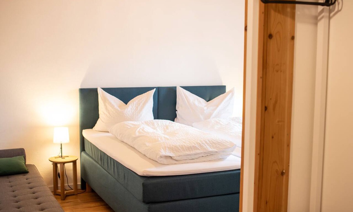 Antweiler House | Our versatile seminar accommodation is ideal for group trips or workshops