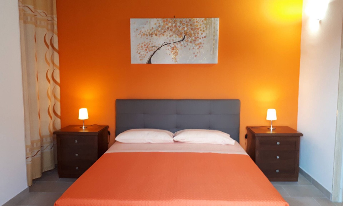 Vignacastrisi House | Overseas- ORANGE ROOM