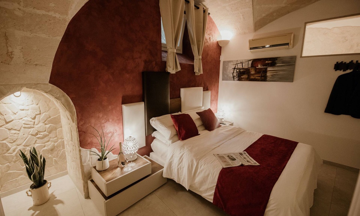 Brindisi Histotic Center Apartment | Pacuvius Home Suite B&b