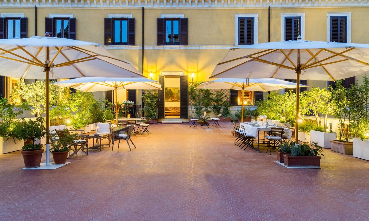 Rione IX Pigna Apartment | Palazzo Berardi: Old Times Luxury Mansion & Private Terrace
