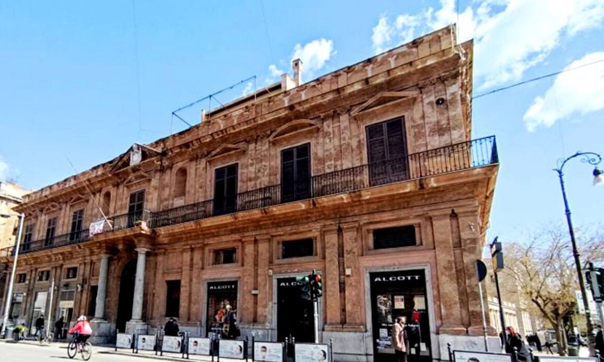 Ruggero Settimo Apartment | Palazzo Galati Palermo | Apartment with Private Parking
